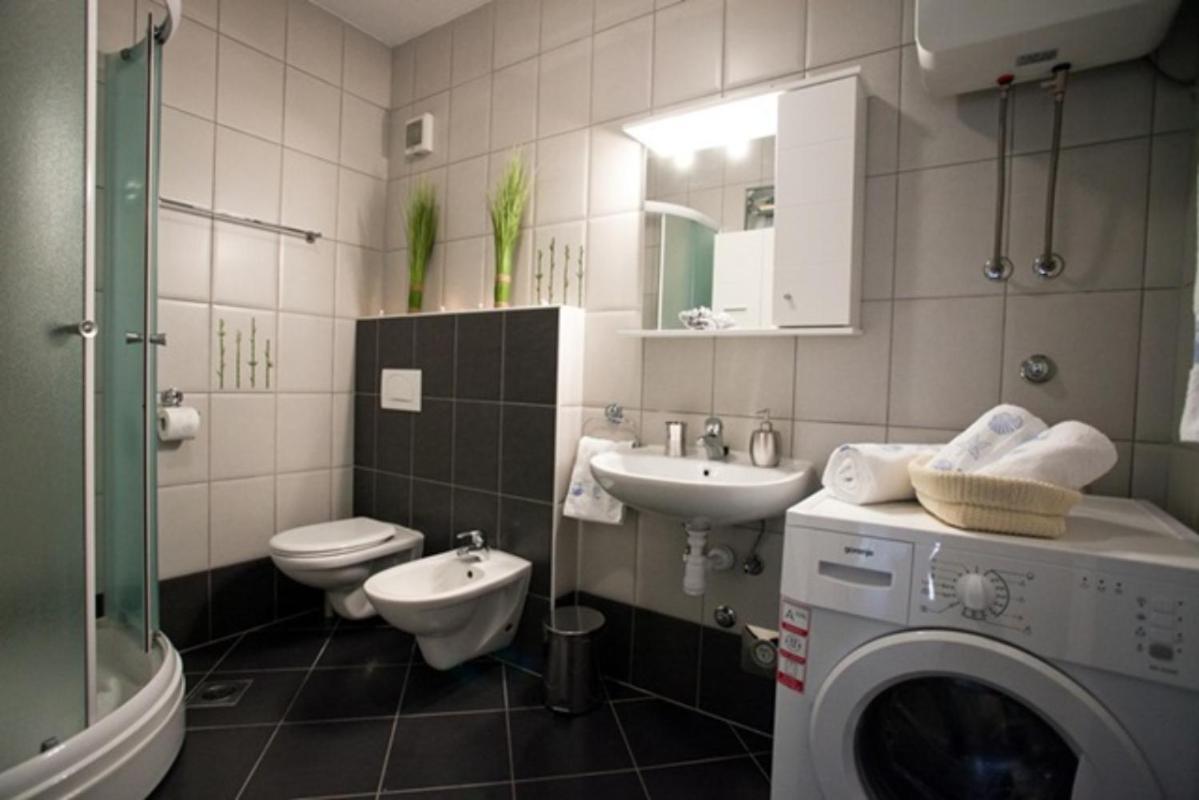Apartments Mediterranea With Heated Pool 피사크 외부 사진