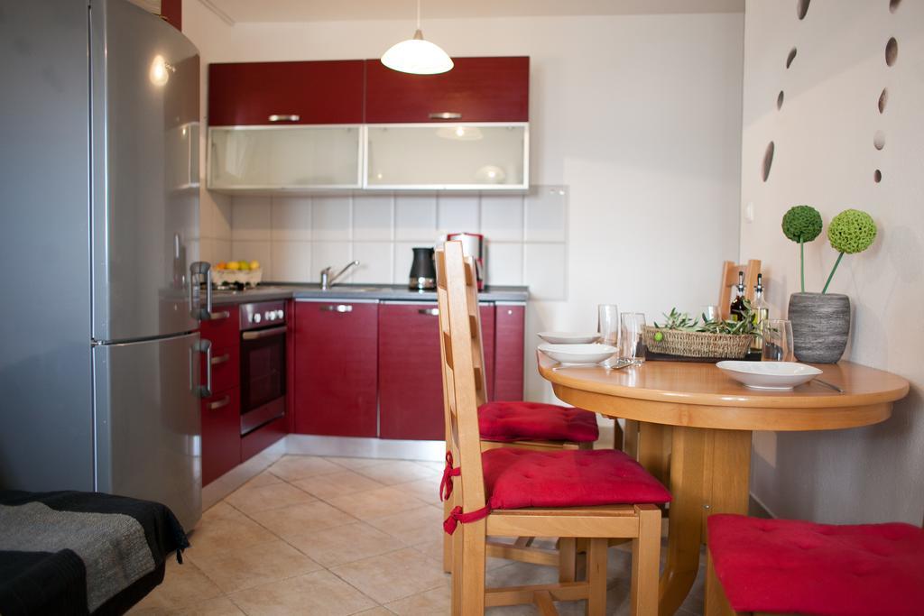 Apartments Mediterranea With Heated Pool 피사크 외부 사진