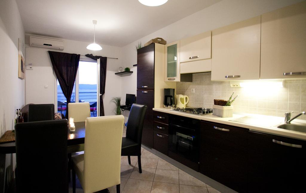 Apartments Mediterranea With Heated Pool 피사크 외부 사진