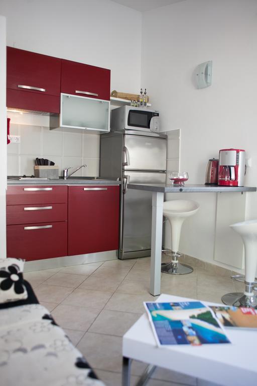 Apartments Mediterranea With Heated Pool 피사크 외부 사진