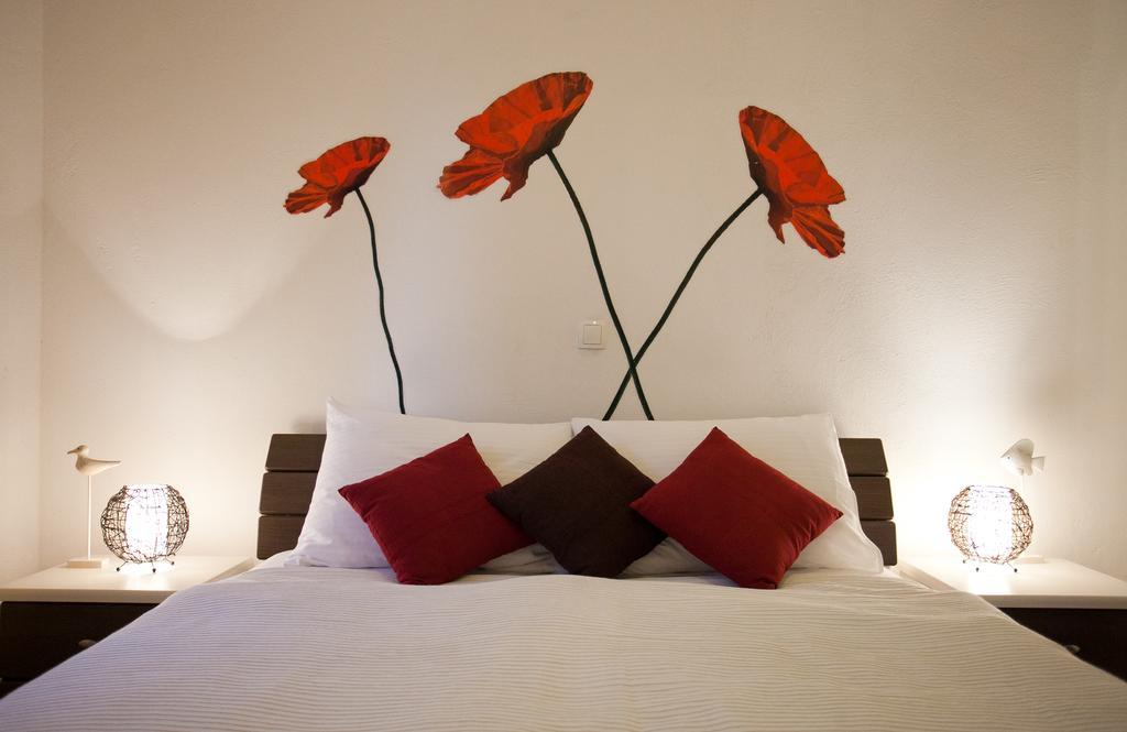 Apartments Mediterranea With Heated Pool 피사크 외부 사진