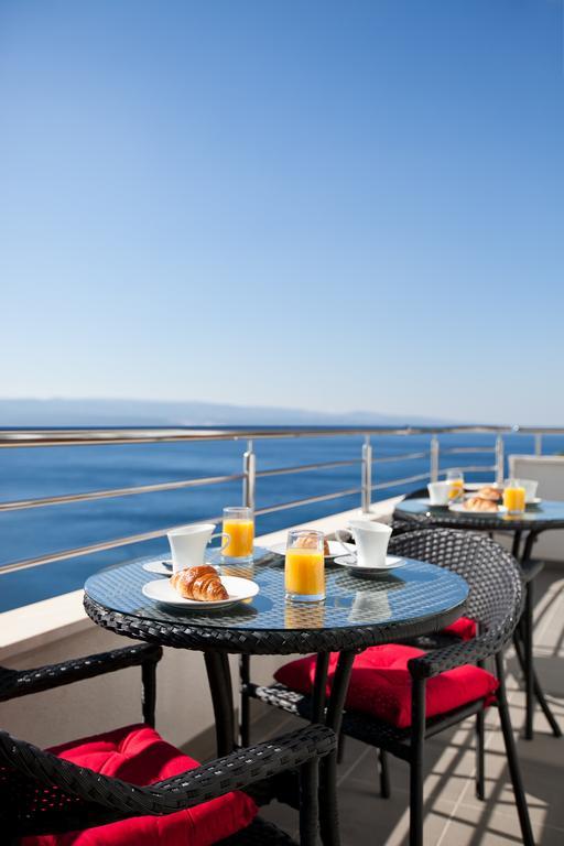 Apartments Mediterranea With Heated Pool 피사크 외부 사진